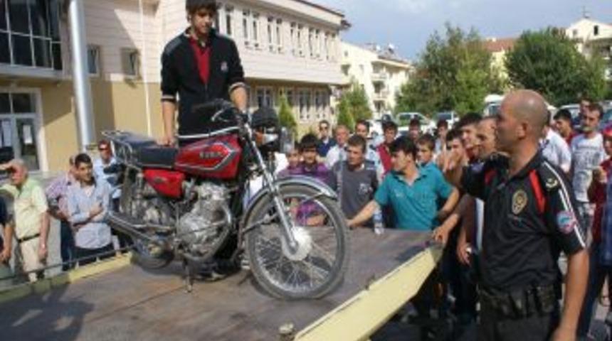 Fethiye'de G&uuml;r&uuml;lt&uuml;l&uuml; Motosikletlere Izin Yok