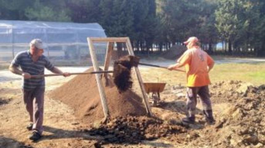 Şehitliklerde &Ccedil;alışmalara Hız Verildi
