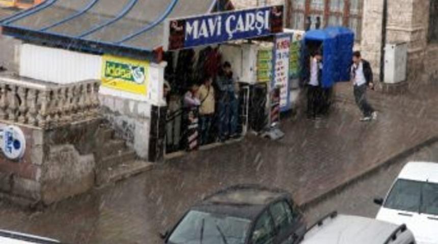 Sivas&rsquo;ta Sağnak Yağış