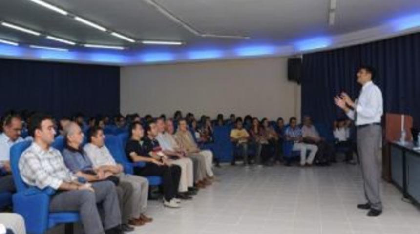 Pakistanlı Dekan Cb&uuml;'de Seminer Verdi