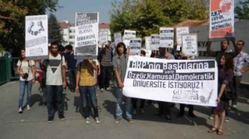 Eylemde Yaşanan Arbedede &Ouml;ğrencilere Ceza