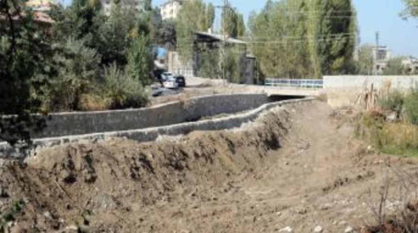 Van Belediyesi, 'van Deprem Parkı&rsquo; Ve &lsquo;deprem Anıtı&rsquo; Kuruyor