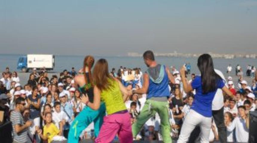 D&uuml;nya Y&uuml;r&uuml;y&uuml;ş G&uuml;n&uuml; Dansla Kutlandı