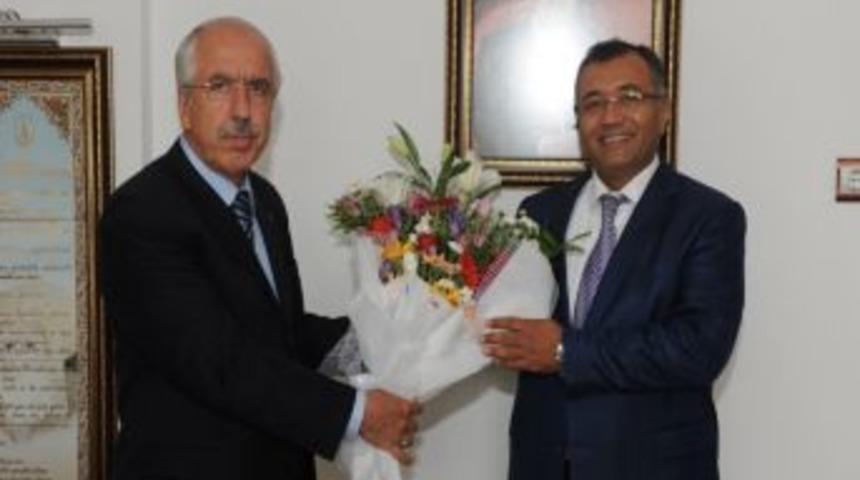M&uuml;ft&uuml;'den Vali'ye Ziyaret