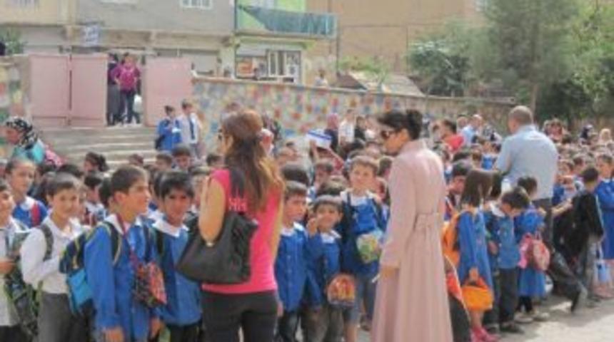 Derik&rsquo;te &Ouml;ğretmen A&ccedil;ığına Velilerden Tepki