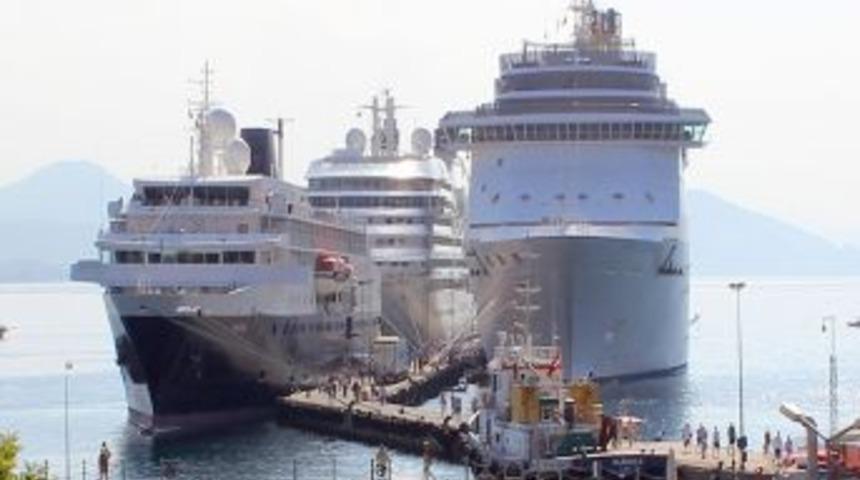 Alanya'ya Gelen 3 Kruvaziyer Turist Gemisiyle Esnaf Bayram Yaptı