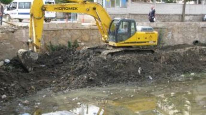 Sorgun&rsquo;da Delibaş Ve Eğri&ouml;z Dere Yatakları Temizleniyor