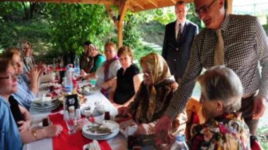 Başkan Yılmaz&rsquo;dan Hanımlara &ldquo;g&uuml;n&rdquo; S&uuml;rprizi