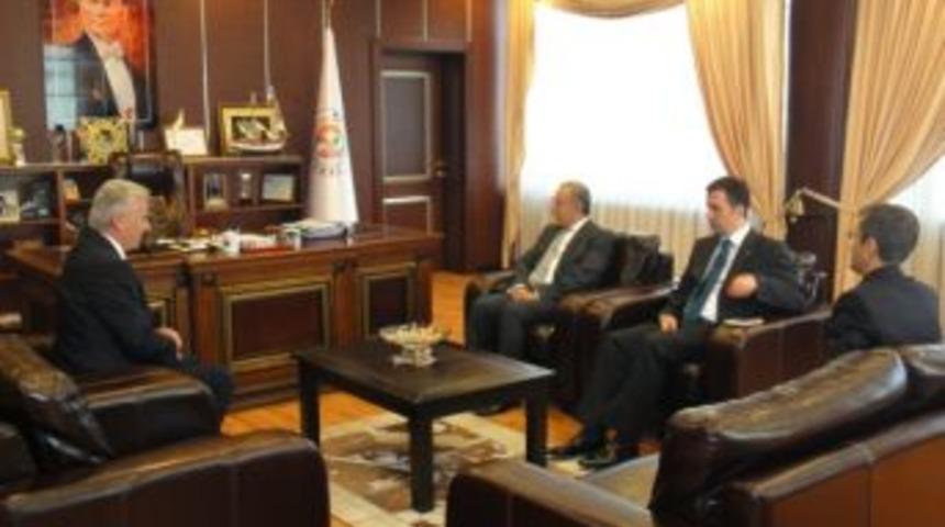 Vali B&uuml;y&uuml;k Akos&rsquo;u İnceledi