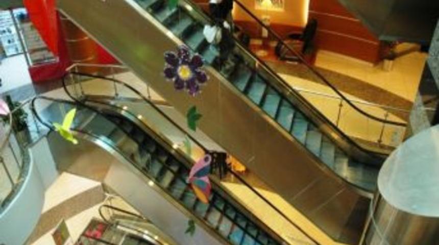 D&uuml;nya Y&uuml;r&uuml;y&uuml;ş G&uuml;n&uuml;nde Y&uuml;r&uuml;yen Merdivenler Durduruldu