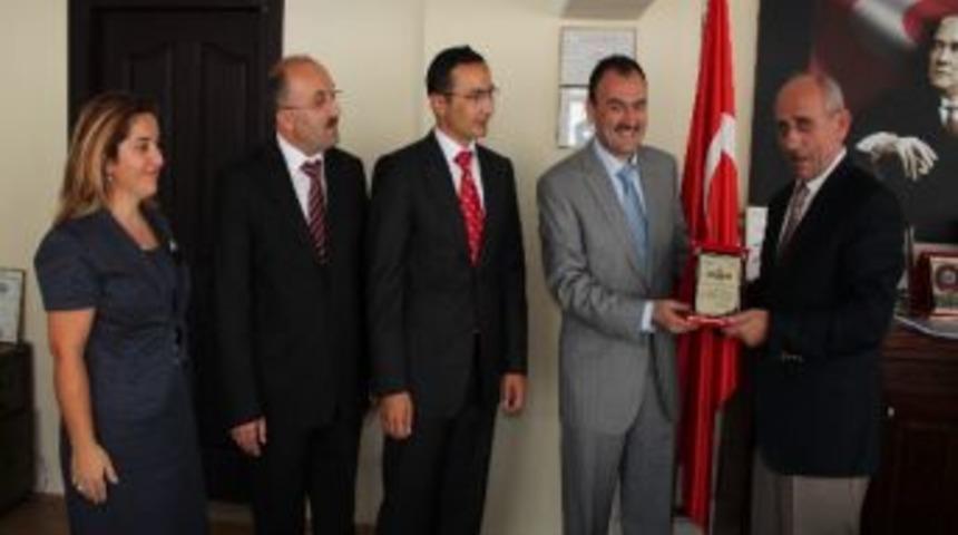 Yılmaz&rsquo;dan Arslan&rsquo;a Teşekk&uuml;r Plaketi