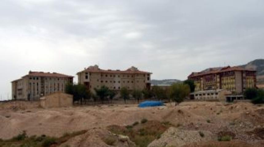 &Ouml;ğrenciler, Okul Yayındaki Ahırdan Yayılan Kokudan Şikayet&ccedil;i