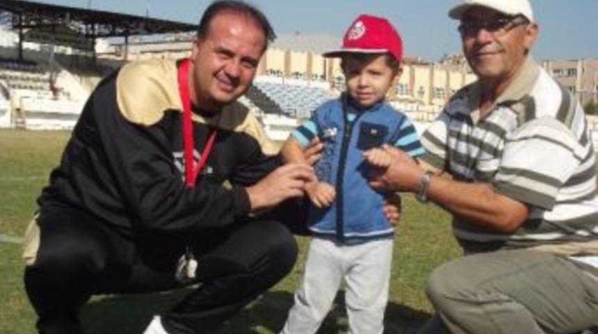 Ali Sina Antrenmana Neşe Kattı