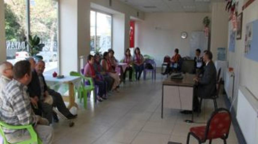 G&ouml;rdes İl&ccedil;e Kaymakamı T.hakan Bilgin Engelliler Derneğini Ziyaret Etti