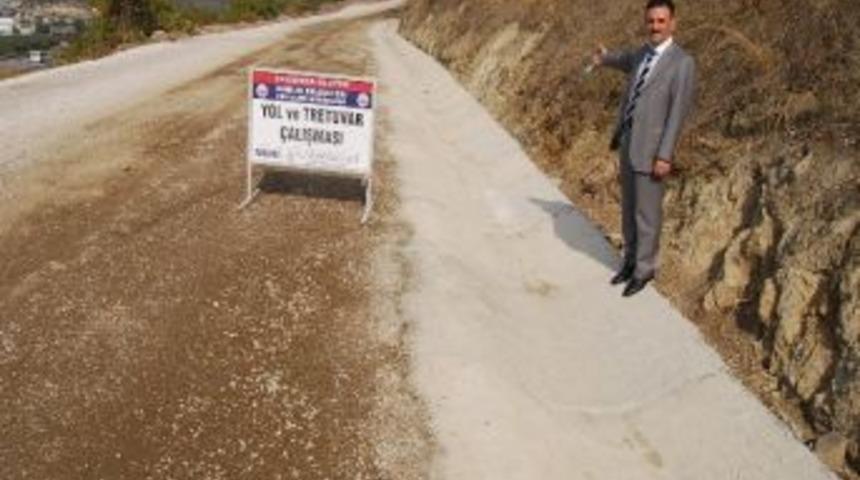 Umurbey Alternatif Yolunda Yağmur Oluğu &Ccedil;alışması S&uuml;r&uuml;yor