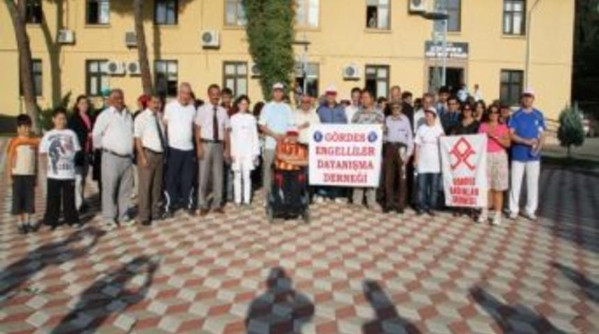 G&ouml;rdes"te 'd&uuml;nya Y&uuml;r&uuml;y&uuml;ş G&uuml;n&uuml;'