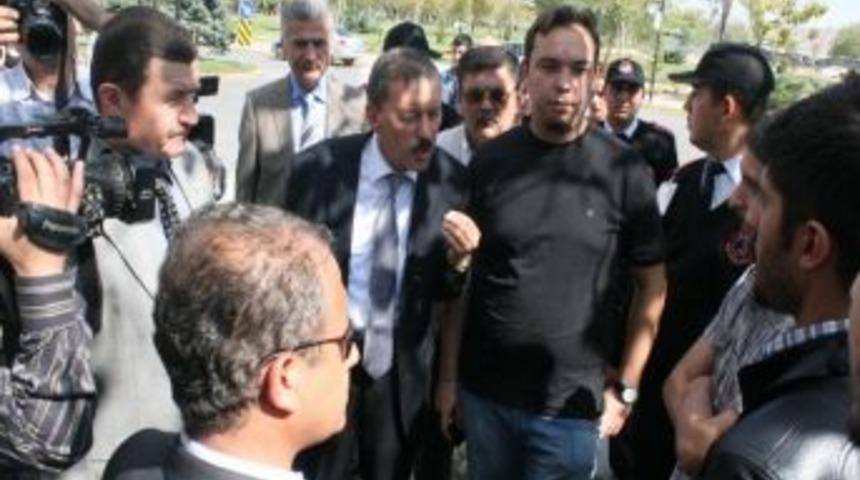 Ak&uuml;&rsquo;de 'har&ccedil;' Protestosu