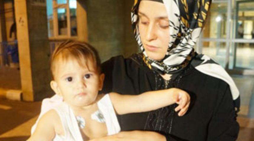 Bebek hastaneye alınmayınca aile isyan etti