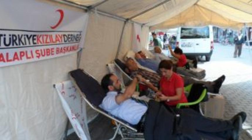 Din g&ouml;revillerinden 80 &uuml;nite kan bağışı