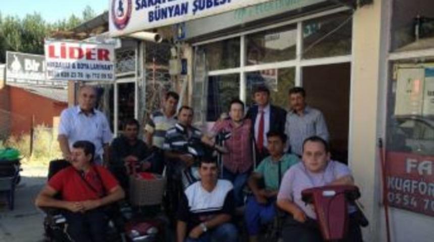 Başkan &Ouml;zmen Anadolu Sakatlar Derneği B&uuml;nyan Şubesini Ziyaret Etti