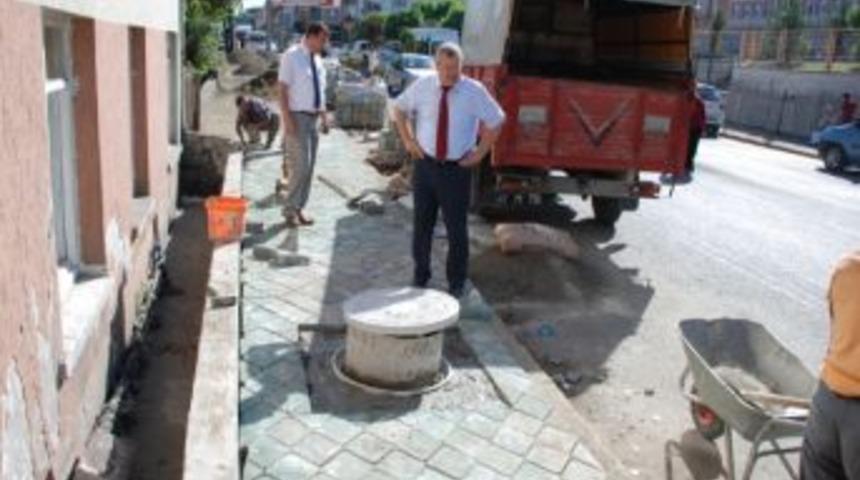 Belediye&rsquo;den Yağmur Suyu &Ccedil;alışması Ve Kilitli Parke D&uuml;zenlemesi