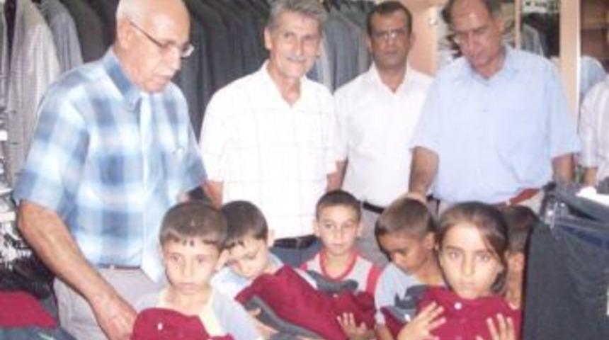 Add 10 &Ouml;ğrenciyi Giydirdi