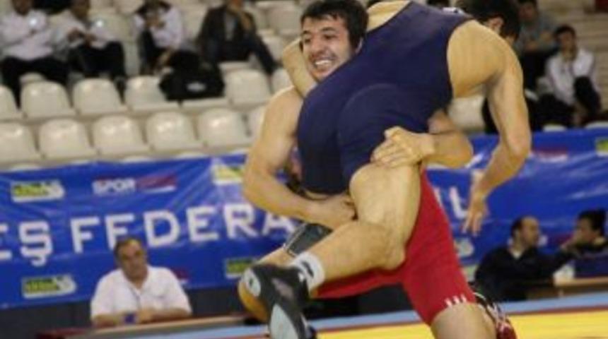 Bursa B&uuml;y&uuml;kşehir&rsquo;in G&uuml;reş&ccedil;isi D&uuml;nya Şampiyonu