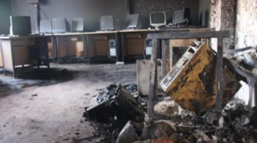 Yakılan Okul Kulanılamaz Hale Geldi