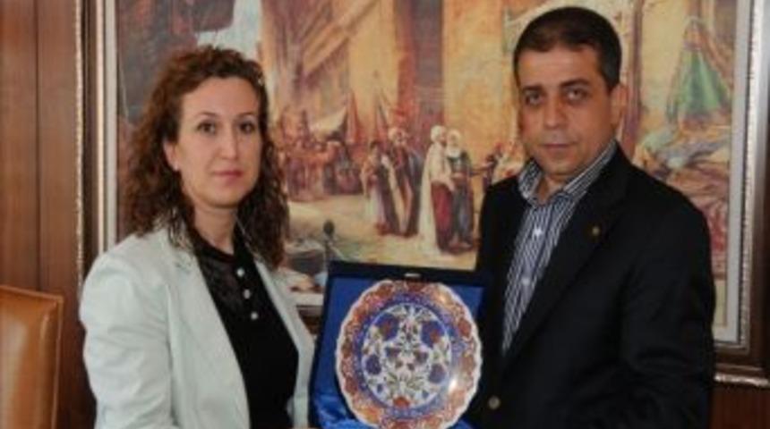 M&uuml;siad'ın Kırıkkale'deki İlk Bayan &Uuml;yesine Plaket