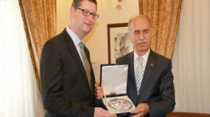 Hessen Heyetinden Eğitim Ve Gen&ccedil;lik Işbirliği I&ccedil;in Bursa Valiliği'ne Ziyaret