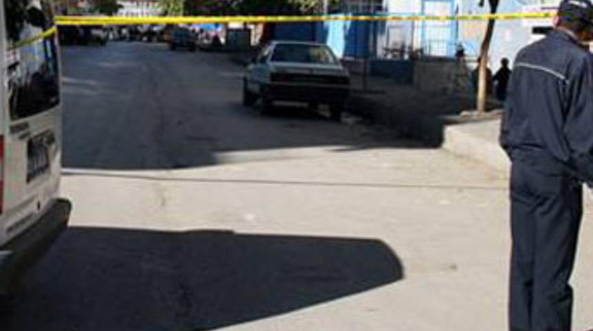 Polisten ka&ccedil;an ara&ccedil;tan bomba &ccedil;ıktı