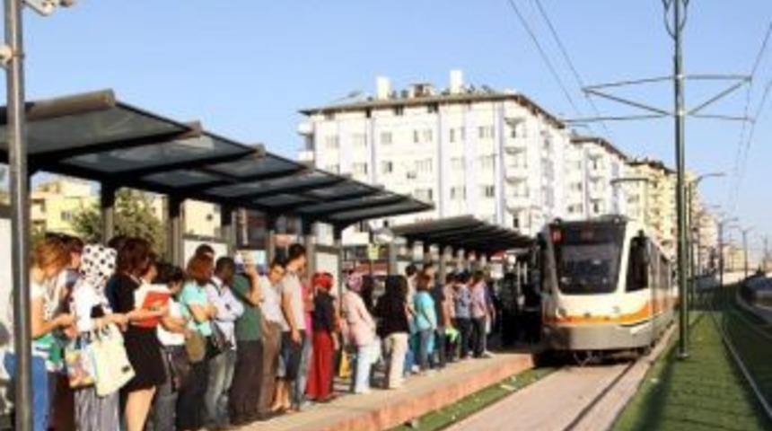 Raylı Sistem Karataş&rsquo;ta Ulaşımı Rahatlattı