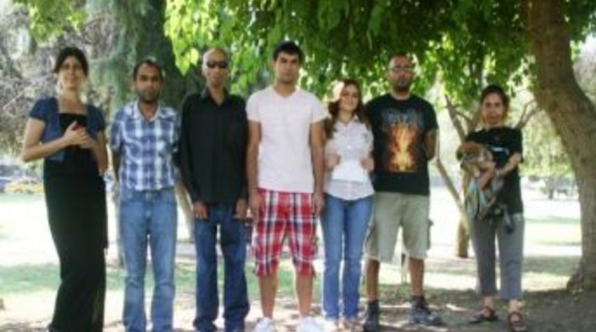 Adana&rsquo;da Hayvan Severlerden Belediyelere Tepki