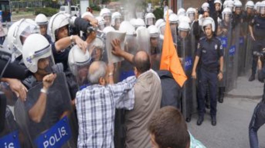 Tezkere Protestosunda Ikinci M&uuml;dahale