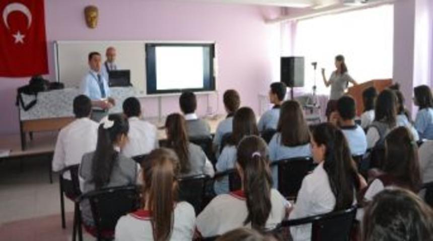 Kula'da &Ouml;ğrencilere Konferans