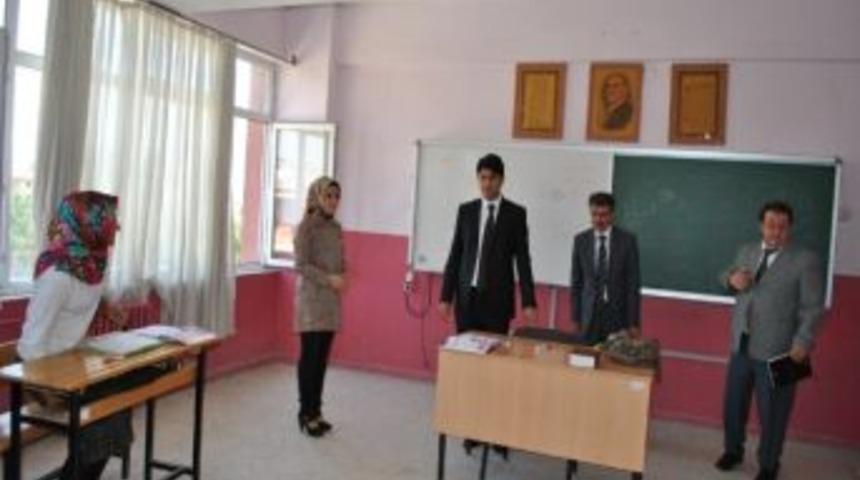 Selendi İl&ccedil;e Kaymakamı Yasin Ortakcı, İmam Hatip Lisesi Ve Ortaokulu İle Yatılı B&ouml;lge Ortaokulunu Ziyaret Etti