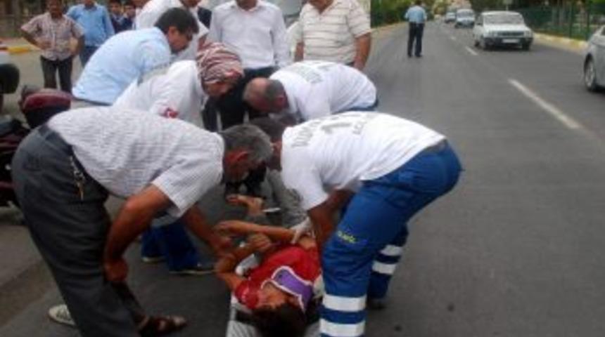 Elektrikli Bisiklet İle Otomobil &Ccedil;arpıştı: 1 Yaralı