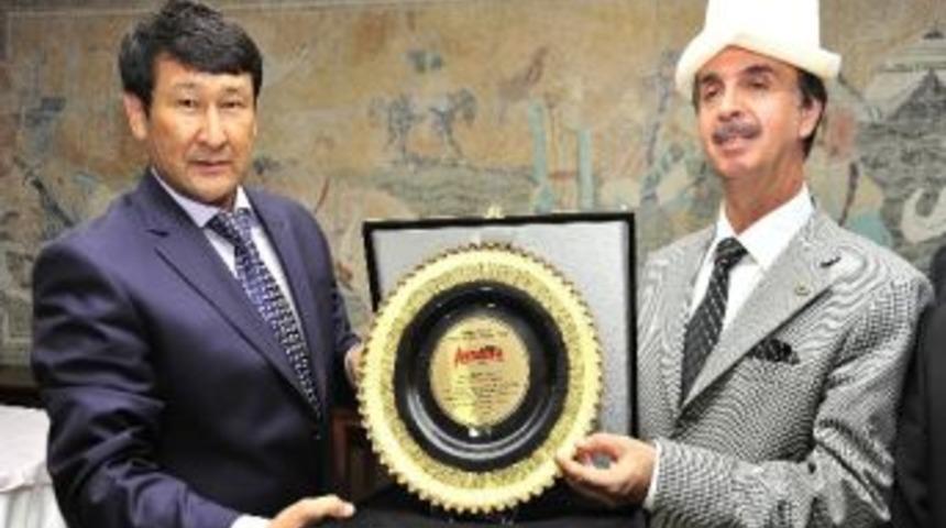 Avrasya&rsquo;dan Başkan Keskin&rsquo;e &ldquo;&uuml;st&uuml;n Hizmet Nişanı"