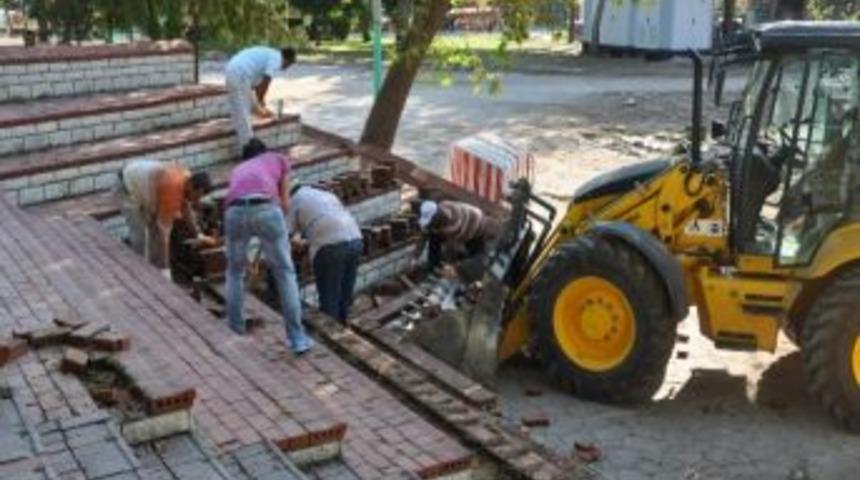 Kent Meydanı &Ccedil;alışmaları Devam Ediyor