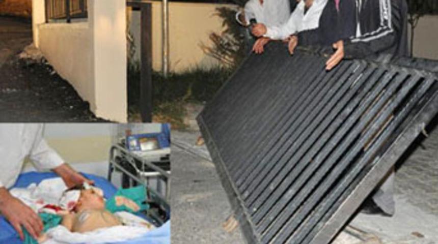 Okul kapısı minik Resul'&uuml; ezdi