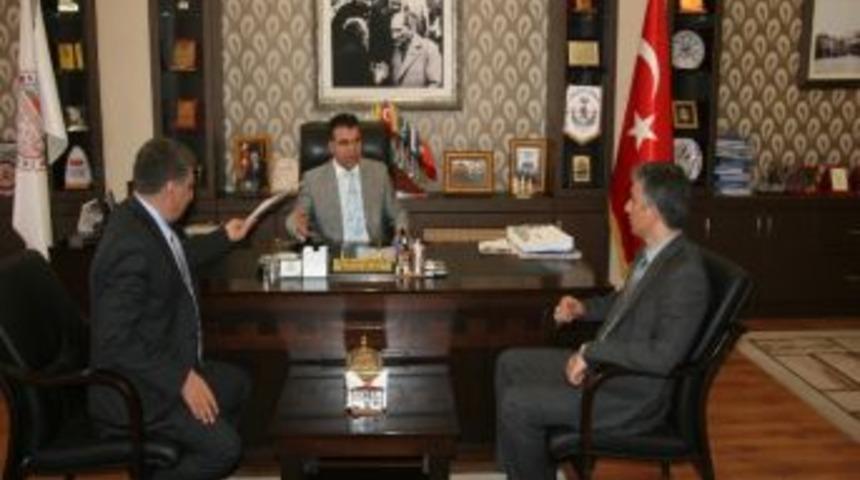 Vali İzzettin K&uuml;&ccedil;&uuml;k&rsquo;ten Başkan Aksoy&rsquo;a Ziyaret