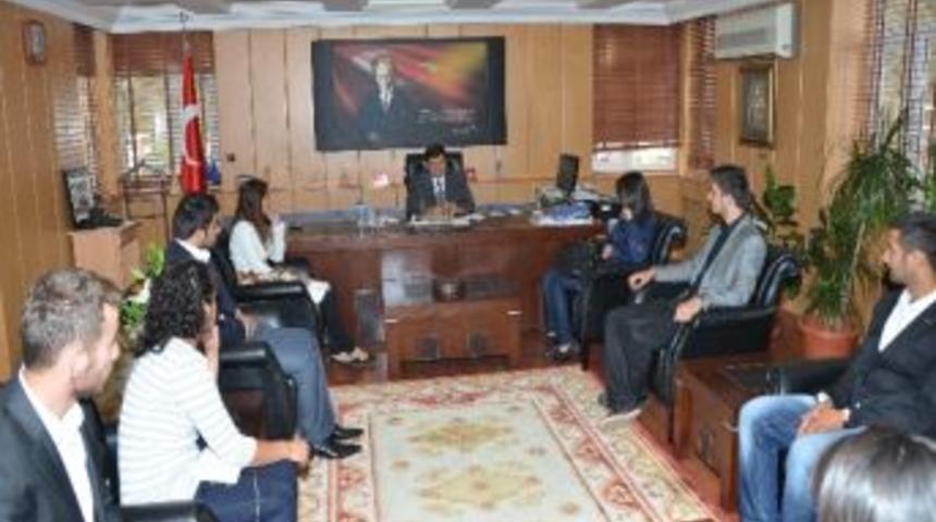Vali Mayda &Uuml;niversite &Ouml;ğrencilerini Kabul Etti
