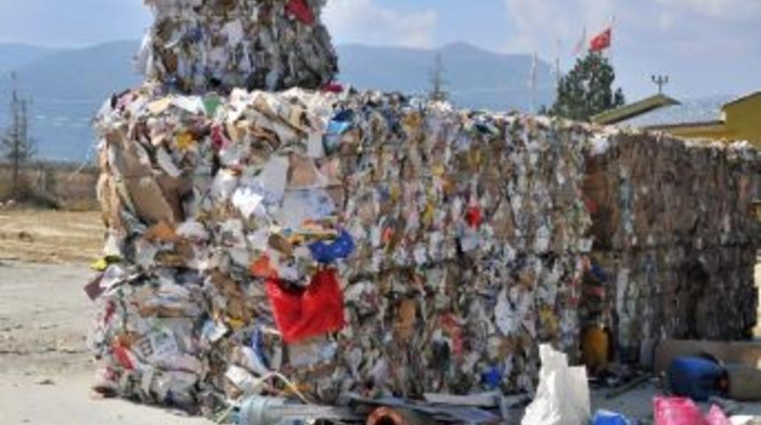 Akşehir&rsquo;in &Ccedil;&ouml;p&uuml;nden 27 Bin Lira Katkı