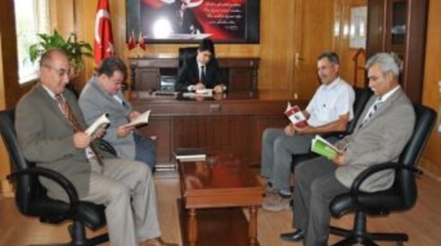 Selendililer Her G&uuml;n &Ouml;ğleden Sonra 20 Dakika Kitap Okuyor