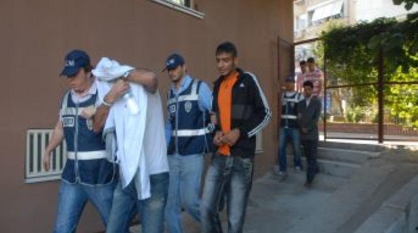 İzmir'de 8 Kg. Esrar Ele Ge&ccedil;irildi