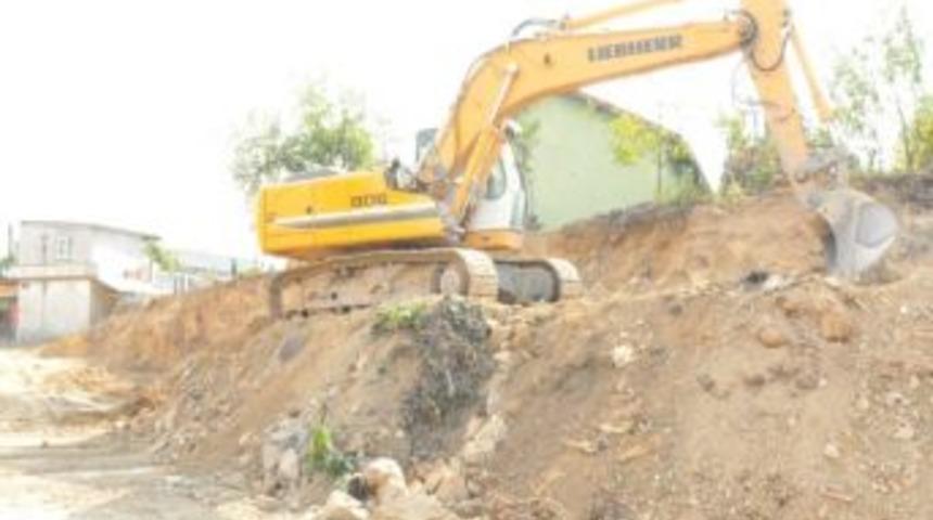 Fen İşleri M&uuml;d&uuml;rl&uuml;ğ&uuml; Ekipleri &Ccedil;alışmaları S&uuml;rd&uuml;r&uuml;yor