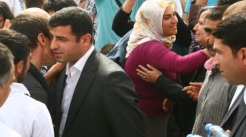 Demirtaş A&ccedil;lık Grevindeki Tutukluları Ziyaret Etti