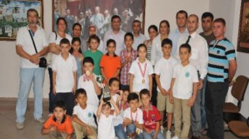 Minik Satran&ccedil;&ccedil;ılardan Başkan Tokat&rsquo;a Ziyaret