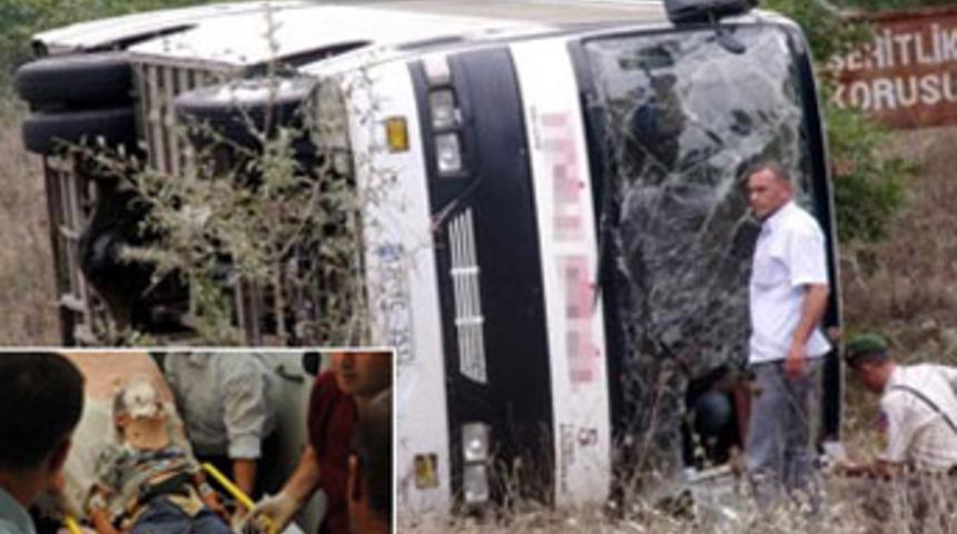 &Ouml;ğrenci servisi devrildi; 2 &ouml;l&uuml;, 20 yaralı