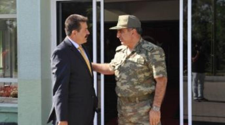 Başkan Berberoğlu Tugay Komutanını Ziyaret Etti